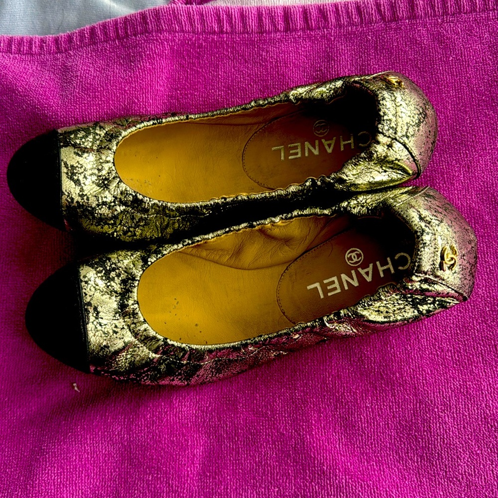 Authentic Chanel Cracked Metallic Cap Tod Ballet Flats size 36.5